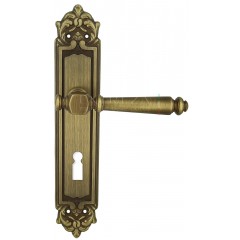 veronika-pl02-f03-key.1200x1000