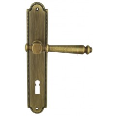 veronika-pl03-f03_key.1200x1000